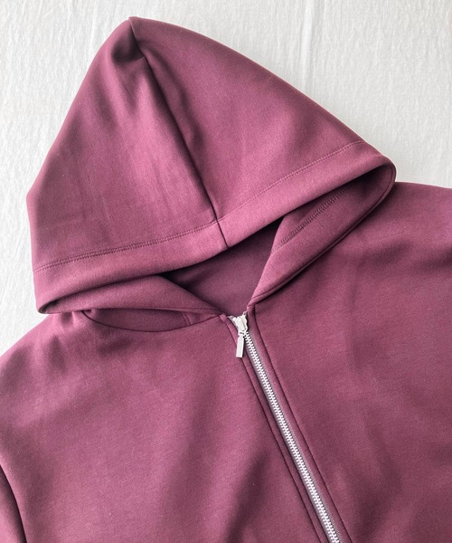 Q(キュー)の「ダンボールZIPパーカー(パーカー・レディース・ブラック/バーガンディー・MEDIUM)」の4枚目の写真