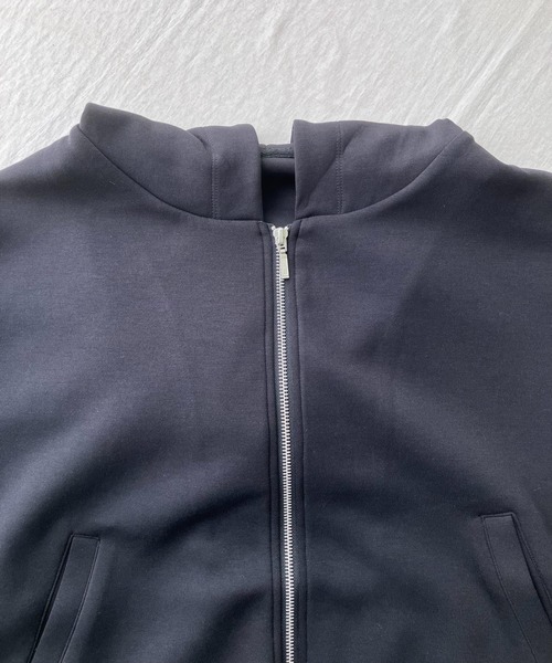 Q(キュー)の「ダンボールZIPパーカー(パーカー・レディース・ブラック/バーガンディー・MEDIUM)」の5枚目の写真