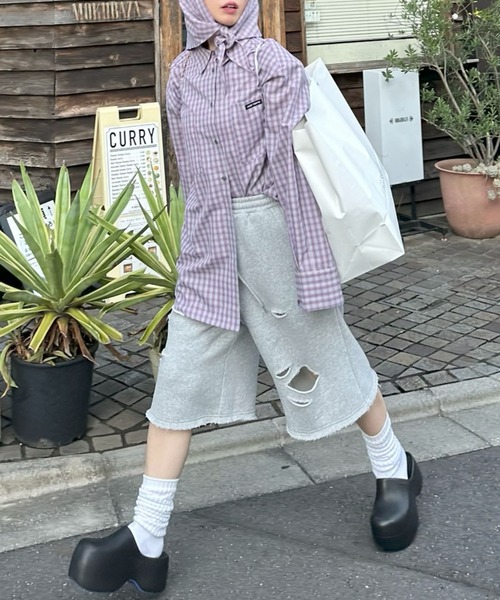 Alley Tokyo(アリートーキョー)の「【セットアップで着られる】ダメージいっぱいゆるめスウェットハーフパンツ(スウェットパンツ・レディース・グレー/スミクロ・FREE)」の9枚目の写真