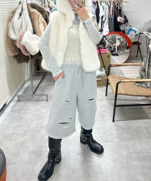 Alley Tokyo(アリートーキョー)の「【セットアップで着られる】ダメージいっぱいゆるめスウェットハーフパンツ(スウェットパンツ・レディース・グレー/スミクロ・FREE)」の14枚目の写真