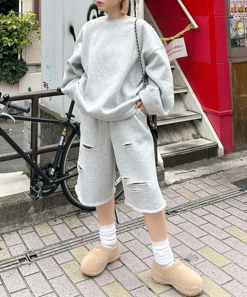 Alley Tokyo(アリートーキョー)の「【セットアップで着られる】ダメージいっぱいゆるめスウェットハーフパンツ(スウェットパンツ・レディース・グレー/スミクロ・FREE)」の4枚目の写真