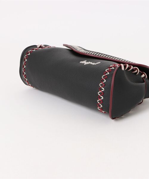 Desigual（デシグアル）の「ミディアムサイズのステッチ入りレザー風バッグ（ショルダーバッグ・レディース・ブラック・FREE）」の3枚目の写真