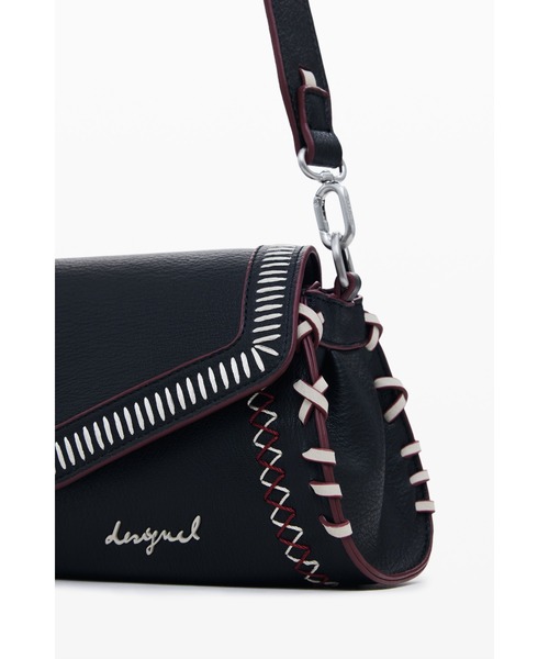 Desigual（デシグアル）の「ミディアムサイズのステッチ入りレザー風バッグ（ショルダーバッグ・レディース・ブラック・FREE）」の8枚目の写真