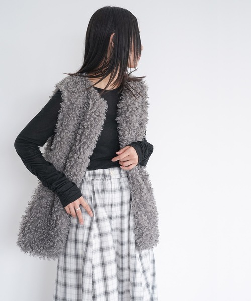 mili an deni(ミリアンデニ)の「プードルフェイクファーベスト(ベスト・レディース・ベージュ/ブラック/モカ・M)」の15枚目の写真