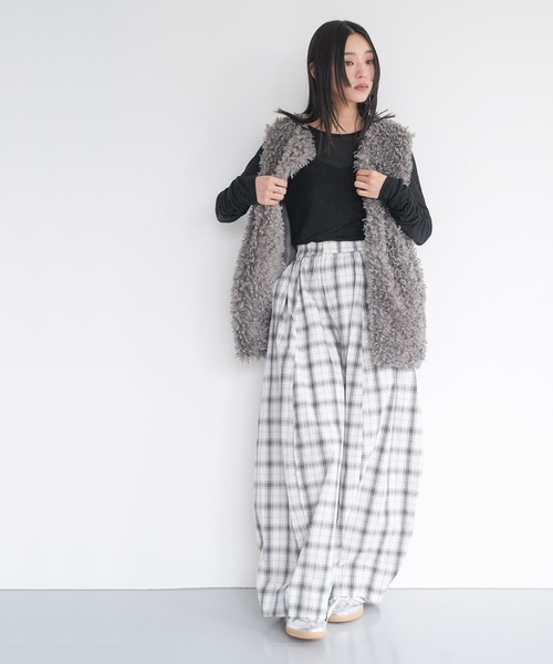 mili an deni(ミリアンデニ)の「プードルフェイクファーベスト(ベスト・レディース・ベージュ/ブラック/モカ・M)」の17枚目の写真