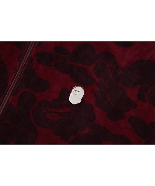 A BATHING APE(アベイシングエイプ)の「SOLID CAMO VELOUR METAL ONE POINT RELAXED FIT TRACK JACKET(ジャージ・メンズ・バーガンディー/ブラック・LARGE/MEDIUM/SMALL/X-LARGE/XX-LARGE)」の6枚目の写真