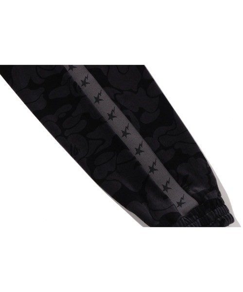 A BATHING APE(アベイシングエイプ)の「SOLID CAMO VELOUR METAL ONE POINT RELAXED FIT TRACK JACKET(ジャージ・メンズ・バーガンディー/ブラック・LARGE/MEDIUM/SMALL/X-LARGE/XX-LARGE)」の7枚目の写真