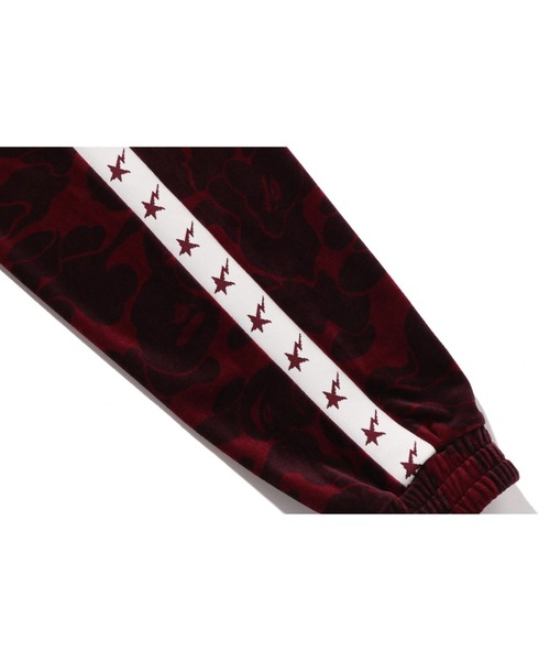 A BATHING APE(アベイシングエイプ)の「SOLID CAMO VELOUR METAL ONE POINT RELAXED FIT TRACK JACKET(ジャージ・メンズ・バーガンディー/ブラック・LARGE/MEDIUM/SMALL/X-LARGE/XX-LARGE)」の8枚目の写真