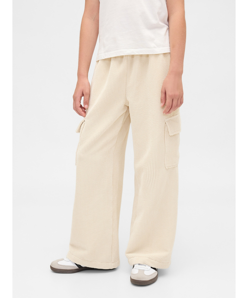 GAP（ギャップ）の「コーデュロイ ワイド カーゴパンツ (キッズ)（カーゴパンツ・キッズ・ベージュ・130cm/120cm/110cm/160cm/150cm/140cm）」の3枚目の写真