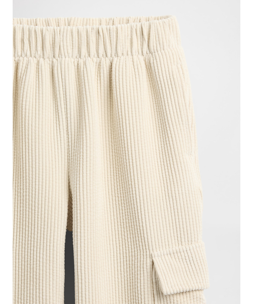 GAP（ギャップ）の「コーデュロイ ワイド カーゴパンツ (キッズ)（カーゴパンツ・キッズ・ベージュ・130cm/120cm/110cm/160cm/150cm/140cm）」の5枚目の写真