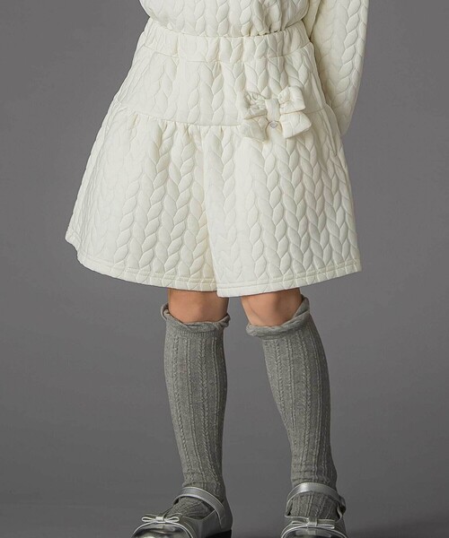 BeBe Petits Pois Vert（ベベプチポワヴェール）の「【店舗限定】【お揃い】キルトジャガード切り替えキュロットパンツ（その他パンツ・キッズ・ネイビー/オフホワイト・120cm/160cm/130cm/150cm/140cm/110cm）」の2枚目の写真