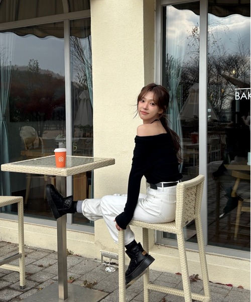 Vini（ヴィニ）の「シャーリング オフショルダー 長袖トップス（Tシャツ/カットソー・レディース・ブラック/ホワイト/ダークグレー・FREE）」の7枚目の写真