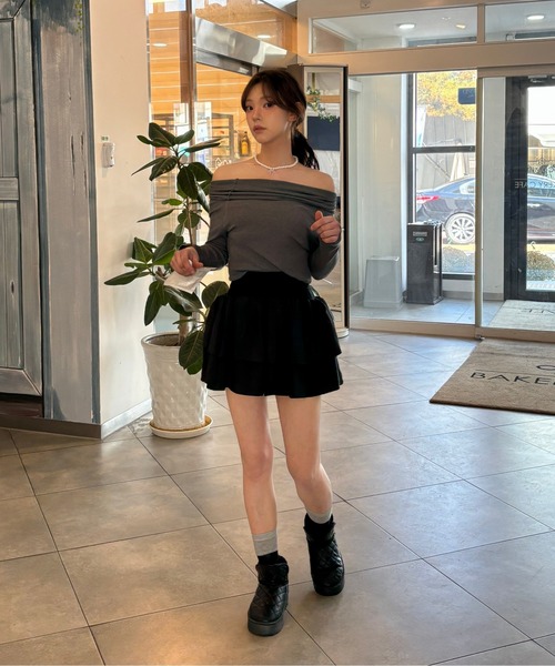 Vini（ヴィニ）の「シャーリング オフショルダー 長袖トップス（Tシャツ/カットソー・レディース・ブラック/ホワイト/ダークグレー・FREE）」の18枚目の写真