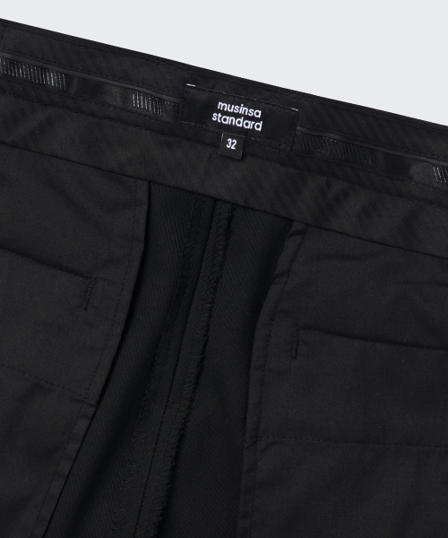 MUSINSA STANDARD（ムシンサスタンダード）の「ウィップコードワイドヒドゥンバンディングハーフスラックス[ブラック]（スラックス・メンズ・その他・40/38/36/34/32/30/31/33/26/27/28/29/42）」の4枚目の写真