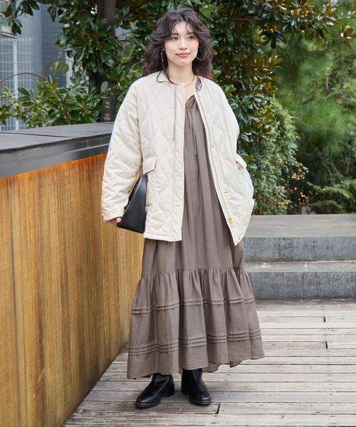 MICA&DEAL（マイカ＆ディール）の「ノーカラーキルティングコート（ノーカラーコート・レディース・オフホワイト/ブラック/ブラウン・FREE）」の5枚目の写真