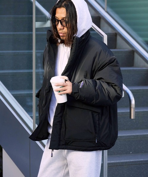 THOUSAND MILE(サウザンドマイル)の「THOUSAND MILE/サウザンドマイル STAND COLLAR PADDED JACKET スタンド カラー パデッド ダブルジップ ジャケット(ダウンジャケット/コート・メンズ・ブラック/チャコール・XS/M/L/XL)」の9枚目の写真