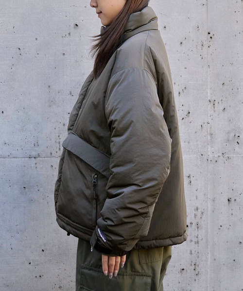 THOUSAND MILE(サウザンドマイル)の「THOUSAND MILE/サウザンドマイル STAND COLLAR PADDED JACKET スタンド カラー パデッド ダブルジップ ジャケット(ダウンジャケット/コート・メンズ・ブラック/チャコール・XS/M/L/XL)」の19枚目の写真