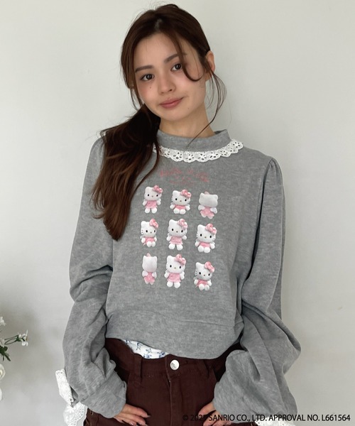 sanrio(サンリオ)の「ANGEL【HELLO KITTY】 ENCYCLOPEDIA FRILL SWEAT(スウェット・レディース・グレー×サックスブルー/グレー×ピンク/オフホワイト/ブラック系・FREE)」の3枚目の写真