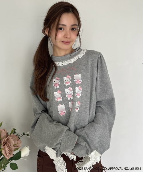 sanrio(サンリオ)の「ANGEL【HELLO KITTY】 ENCYCLOPEDIA FRILL SWEAT(スウェット・レディース・グレー×サックスブルー/グレー×ピンク/オフホワイト/ブラック系・FREE)」の11枚目の写真