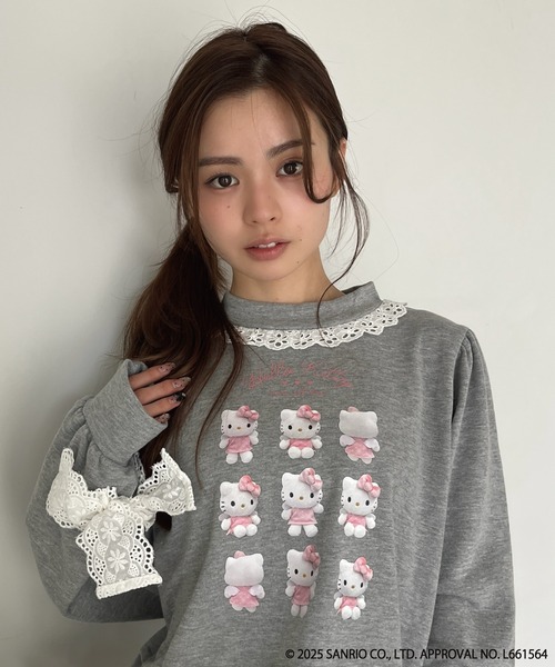 sanrio(サンリオ)の「ANGEL【HELLO KITTY】 ENCYCLOPEDIA FRILL SWEAT(スウェット・レディース・グレー×サックスブルー/グレー×ピンク/オフホワイト/ブラック系・FREE)」の12枚目の写真