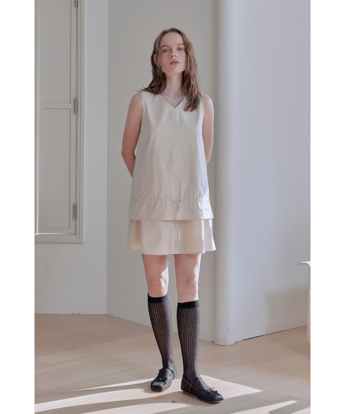 AFTERHOURS(アフターアワーズ)の「V-NECK LAYERED MINI DRESS (BEIGE)(ワンピース・レディース・その他・FREE)」の2枚目の写真
