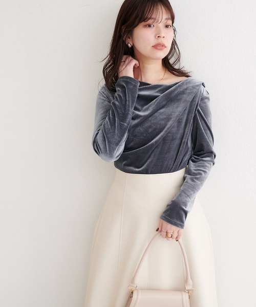 natural couture（ナチュラルクチュール）の「ラメベロアドレーププルオーバー（Tシャツ/カットソー・レディース・ブルーグレー/ピンクベージュ/ネイビー/オフホワイト・FREE）」の12枚目の写真