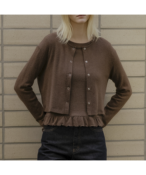 KNOWNBETTER（ノウンベター）の「Ruffle top-cardigan set [KNFW04CD03]_[3color]（カーディガン/ボレロ・レディース・ライトグレー/ブラウン/チャコール・FREE）」の3枚目の写真