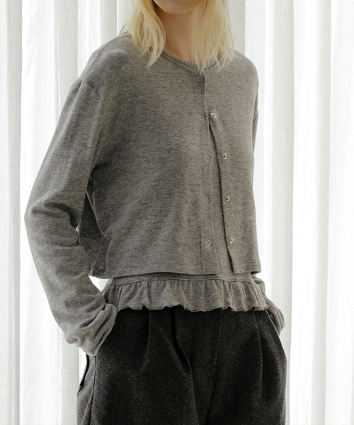 KNOWNBETTER（ノウンベター）の「Ruffle top-cardigan set [KNFW04CD03]_[3color]（カーディガン/ボレロ・レディース・ライトグレー/ブラウン/チャコール・FREE）」の4枚目の写真