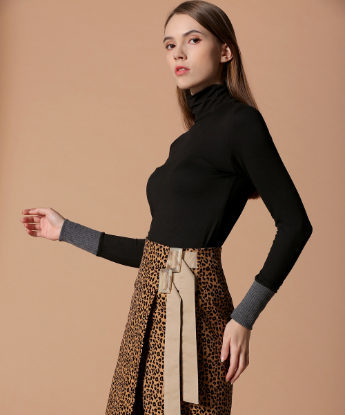 DE PERI MERA（ペリー メラ）の「バナナタートルネック (ブラック)（Tシャツ/カットソー・レディース・その他・SMALL/MEDIUM）」の3枚目の写真