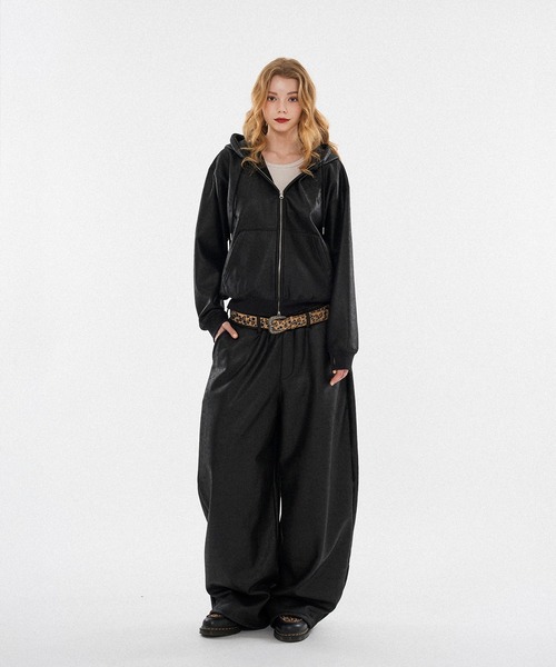 WISH FOR EVER(ウィッシュフォーエバー)の「【 3size 】MAD FAUX LEATHER DRAW CODE WIDE CURVE PANTS(その他パンツ・メンズ・ブラック・SMALL/MEDIUM/LARGE)」の17枚目の写真