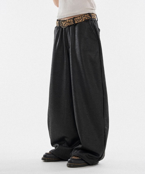 WISH FOR EVER(ウィッシュフォーエバー)の「【 3size 】MAD FAUX LEATHER DRAW CODE WIDE CURVE PANTS(その他パンツ・メンズ・ブラック・SMALL/MEDIUM/LARGE)」の9枚目の写真