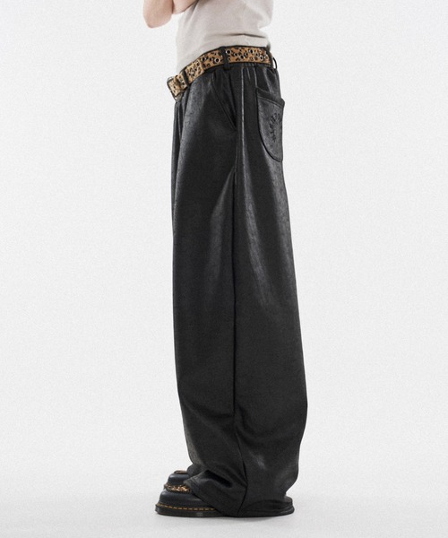 WISH FOR EVER(ウィッシュフォーエバー)の「【 3size 】MAD FAUX LEATHER DRAW CODE WIDE CURVE PANTS(その他パンツ・メンズ・ブラック・SMALL/MEDIUM/LARGE)」の10枚目の写真