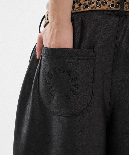 WISH FOR EVER(ウィッシュフォーエバー)の「【 3size 】MAD FAUX LEATHER DRAW CODE WIDE CURVE PANTS(その他パンツ・メンズ・ブラック・SMALL/MEDIUM/LARGE)」の16枚目の写真