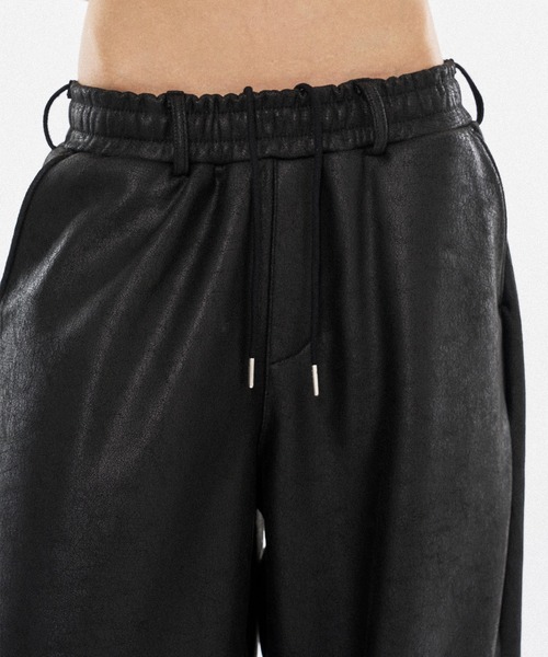 WISH FOR EVER(ウィッシュフォーエバー)の「【 3size 】MAD FAUX LEATHER DRAW CODE WIDE CURVE PANTS(その他パンツ・メンズ・ブラック・SMALL/MEDIUM/LARGE)」の15枚目の写真