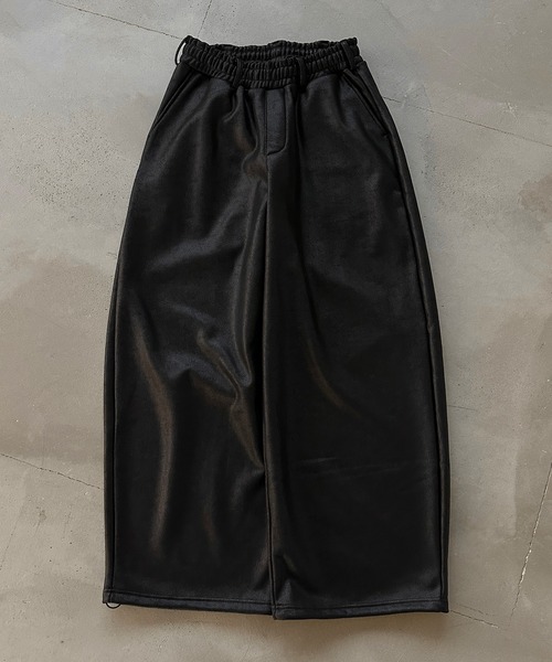 WISH FOR EVER(ウィッシュフォーエバー)の「【 3size 】MAD FAUX LEATHER DRAW CODE WIDE CURVE PANTS(その他パンツ・メンズ・ブラック・SMALL/MEDIUM/LARGE)」の2枚目の写真