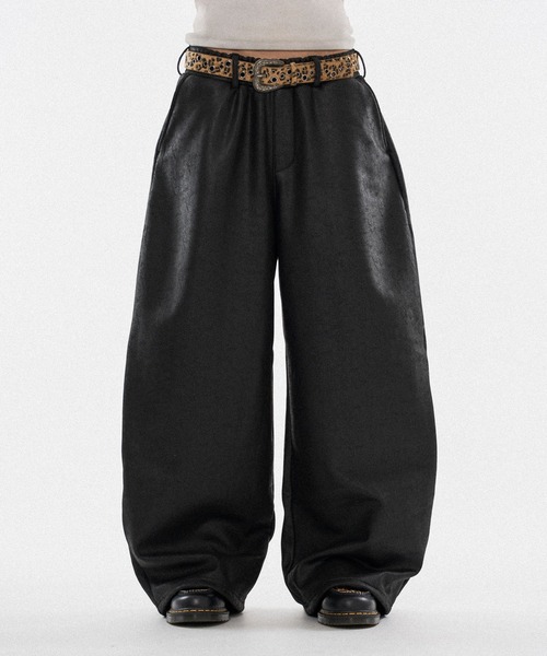 WISH FOR EVER(ウィッシュフォーエバー)の「【 3size 】MAD FAUX LEATHER DRAW CODE WIDE CURVE PANTS(その他パンツ・メンズ・ブラック・SMALL/MEDIUM/LARGE)」の11枚目の写真