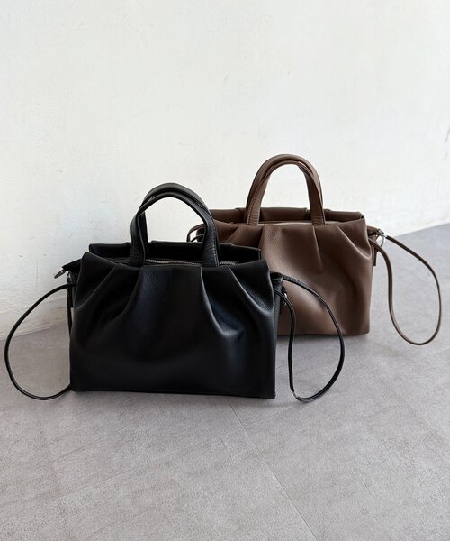 Chez toi（シェトワ）の「合皮タックショルダーBAG（ショルダーバッグ・レディース・ブラウン/ブラック・FREE）」の3枚目の写真