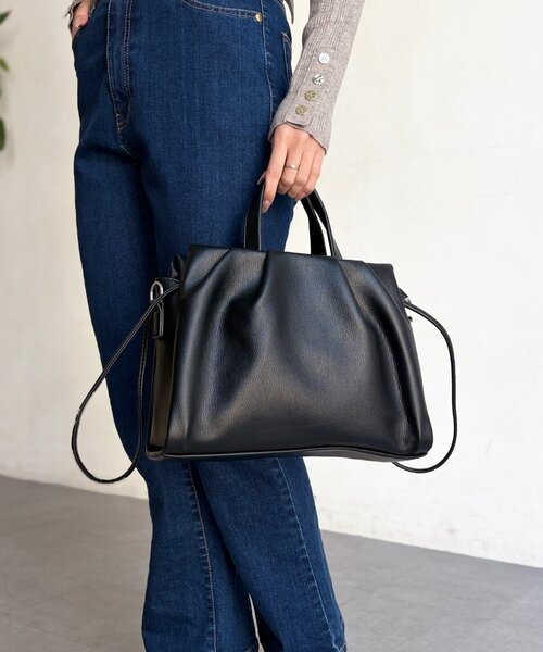 Chez toi（シェトワ）の「合皮タックショルダーBAG（ショルダーバッグ・レディース・ブラウン/ブラック・FREE）」の4枚目の写真