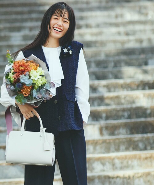 COMME CA ISM(コムサイズム)の「【宮城舞さん着用】ボウタイ風 ブラウス(シャツ/ブラウス・レディース・グレー/ホワイト/ネイビー・LARGE/MEDIUM)」の8枚目の写真