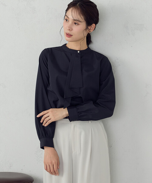 COMME CA ISM(コムサイズム)の「【宮城舞さん着用】ボウタイ風 ブラウス(シャツ/ブラウス・レディース・グレー/ホワイト/ネイビー・LARGE/MEDIUM)」の12枚目の写真