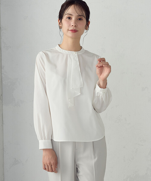 COMME CA ISM(コムサイズム)の「【宮城舞さん着用】ボウタイ風 ブラウス(シャツ/ブラウス・レディース・グレー/ホワイト/ネイビー・LARGE/MEDIUM)」の17枚目の写真