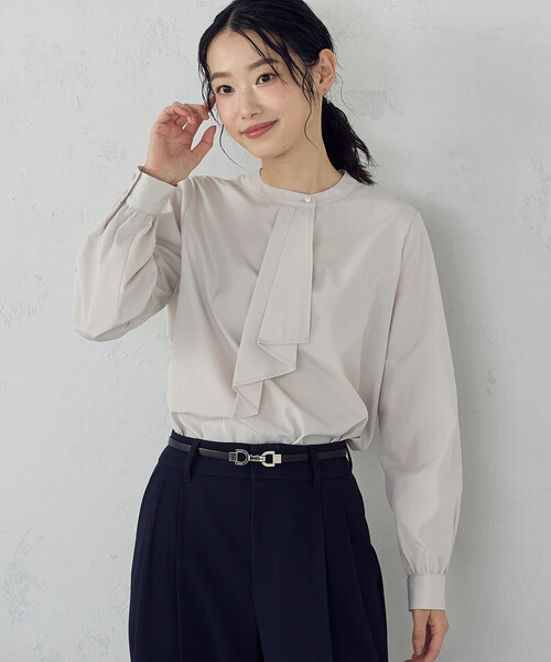 COMME CA ISM(コムサイズム)の「【宮城舞さん着用】ボウタイ風 ブラウス(シャツ/ブラウス・レディース・グレー/ホワイト/ネイビー・LARGE/MEDIUM)」の21枚目の写真