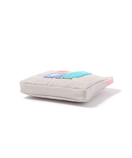 LAKOLE（ラコレ）の「【入園入学にも】[FRUITS AND BLOOM]サガラ刺繍スクエアポーチA / 612312（ステーショナリー・レディース・グレー・FREE）」の5枚目の写真