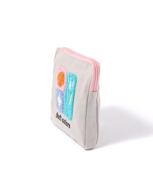 LAKOLE（ラコレ）の「【入園入学にも】[FRUITS AND BLOOM]サガラ刺繍スクエアポーチA / 612312（ステーショナリー・レディース・グレー・FREE）」の3枚目の写真