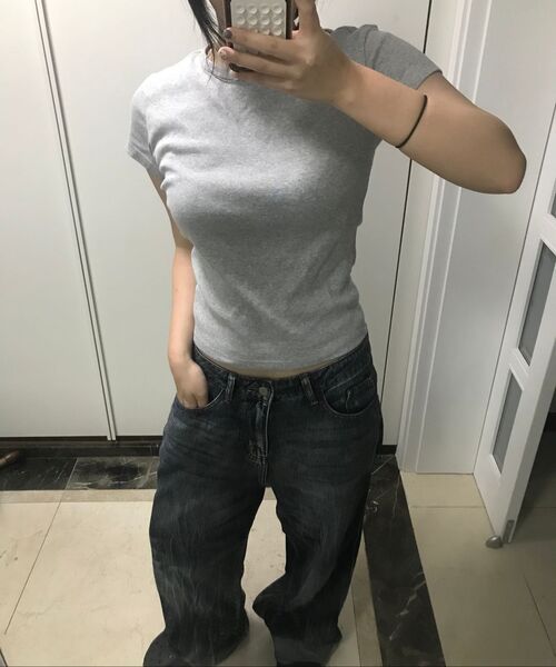 MUSINSA STANDARD WOMAN（ムシンサスタンダードウーマン）の「ウィメンズスリムクルーネックTシャツ[ミディアムグレー]（Tシャツ/カットソー・レディース・その他・SMALL/X-SMALL/X-LARGE/LARGE/MEDIUM）」の4枚目の写真