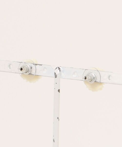 Burner（バーナー）の「【Sonu jewelry（ソヌジュエリー）】　ミニデイジーピアス son-pierce-34-2【RBT】（ピアス（両耳用）・レディース・ホワイト/グリーン/イエロー系その他/イエロー・FREE）」の5枚目の写真