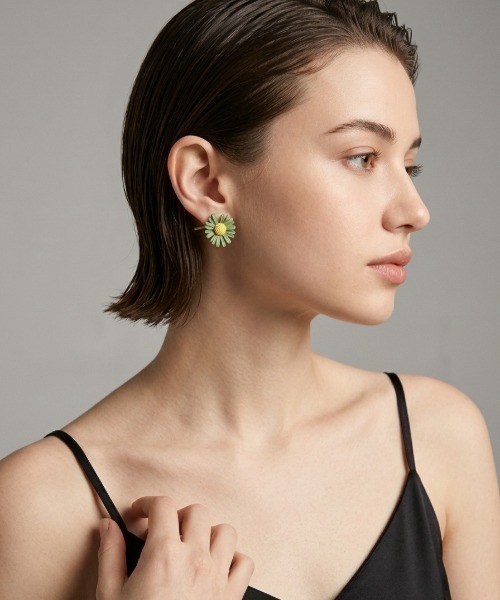 Burner（バーナー）の「【Sonu jewelry（ソヌジュエリー）】　ミニデイジーピアス son-pierce-34-2【RBT】（ピアス（両耳用）・レディース・ホワイト/グリーン/イエロー系その他/イエロー・FREE）」の7枚目の写真