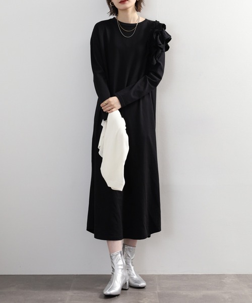 atONE（アットワン）の「片袖フリルワンピース（ワンピース・レディース・チャコールグレー/ブラック・LL～3L/4L～5L/M-L）」の3枚目の写真