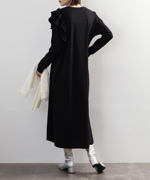 atONE（アットワン）の「片袖フリルワンピース（ワンピース・レディース・チャコールグレー/ブラック・LL～3L/4L～5L/M-L）」の8枚目の写真