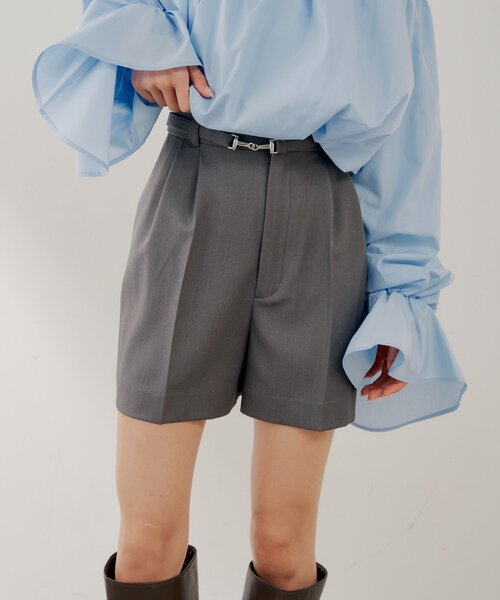 Chico（チコ）の「【SALON by Chico】ウエスト金具ベルト付きハーフパンツ（その他パンツ・レディース・グレー/ネイビー/ライトベージュ・FREE）」の6枚目の写真